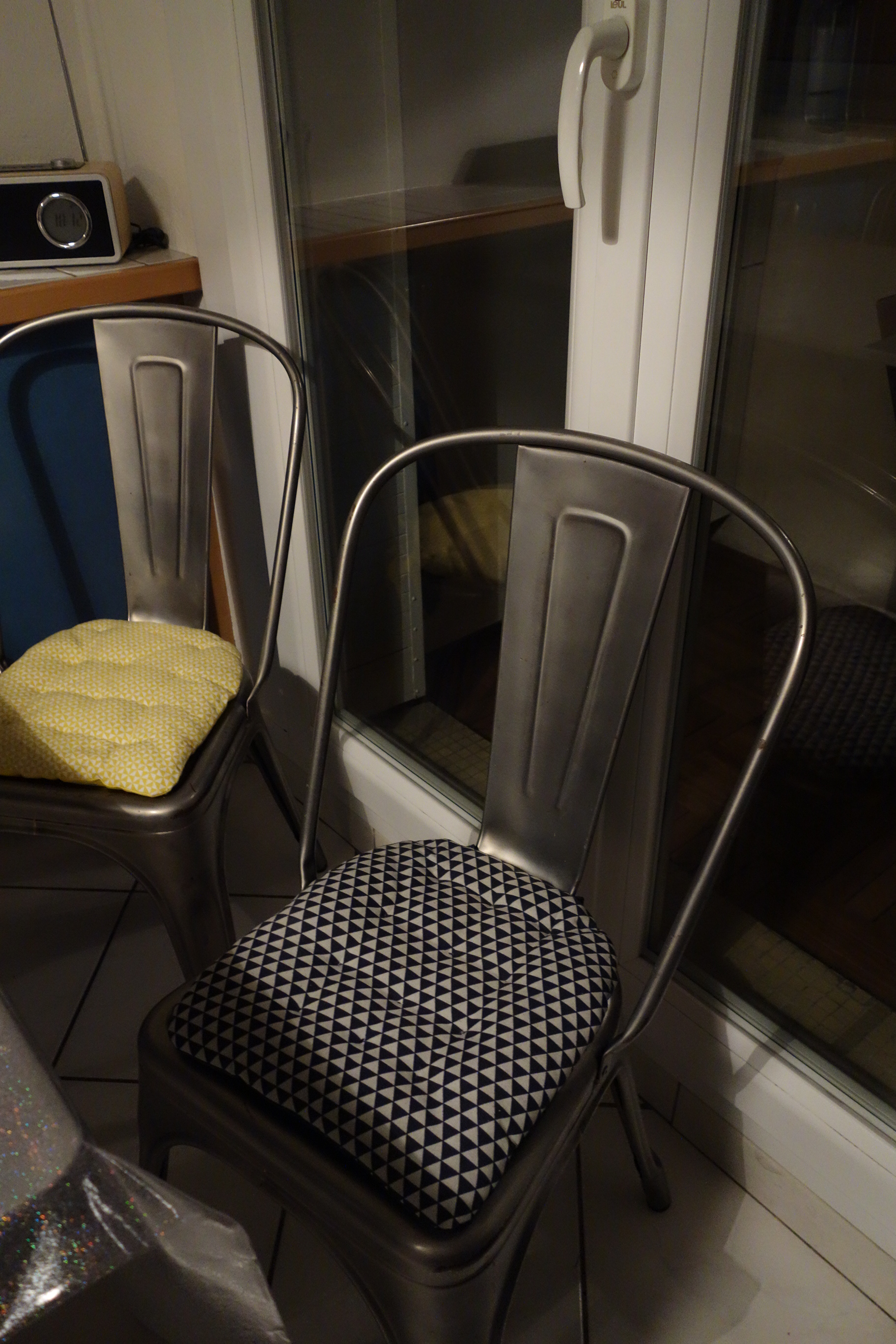 Des galettes de chaise à la mesure des Tolix – Bricabag : mon bric à bagues